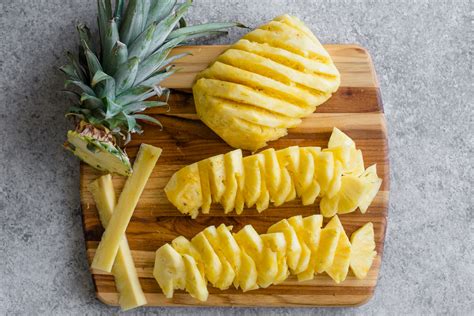 How To Cut A Pineapple Healthy Nibbles And Bits