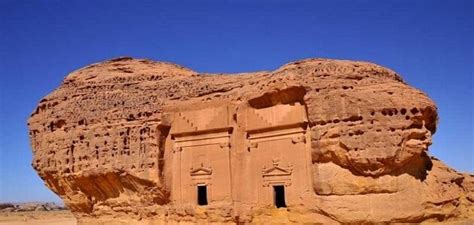 هل يوجد مقابر فرعونية في ارض طينية