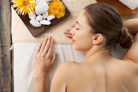 9 Incredible Benefits Of A Full Body Massage Listaka