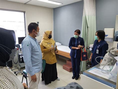 Pertama, vaksinasi di fasilitas pelayanan kesehatan. Dinkes Tangsel Nilai RS Premier Bintaro Penuhi Syarat ...