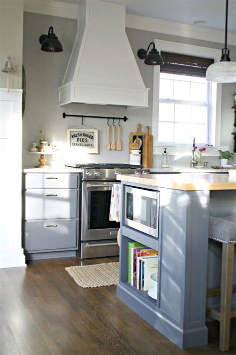 A hometalker recently told me that the best way to clean grimy cabinets is to put some dishwashing powder on a damp cloth and wipe off all the grime. Two Tone Kitchen Ideas To Avoid Boredom in Your Home Most ...