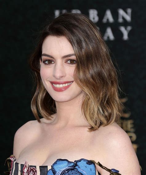 Anne Hathaway Has An Adorable First Kiss To This Disney Movie Beauty