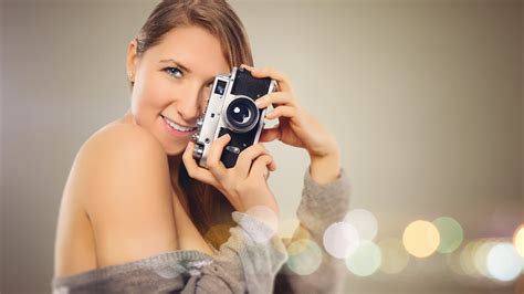 Free Photo Woman With Gray Dress Holding Camera Attractive Lens