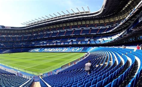 (0.09 км) la esquina asador sidreria. Entrada sin colas al estadio del real Madrid Santiago Bernabeu