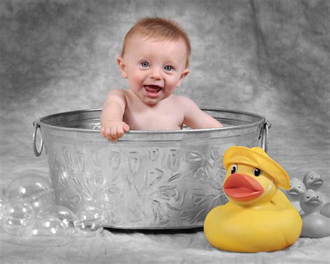 We've rounded up the best baby bathtubs and bath seats to help to make bath time a how to choose the best baby bathtub. Baby in wash tub | Slavie | Flickr