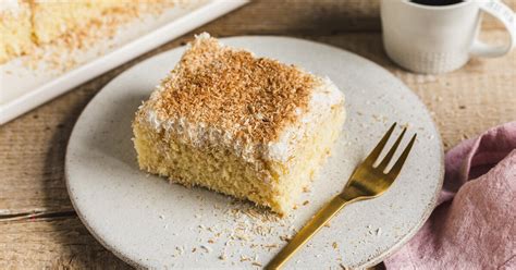 Einen persönlichen geburtstagskuchen zu backen ist super einfach, wenn man die richtigen rezepte kennt. Buttermilch-Kokos-Kuchen - schnell & saftig lecker ...