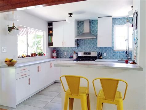 Before And After A Brown 60s Kitchen Makeover Apartment Therapy