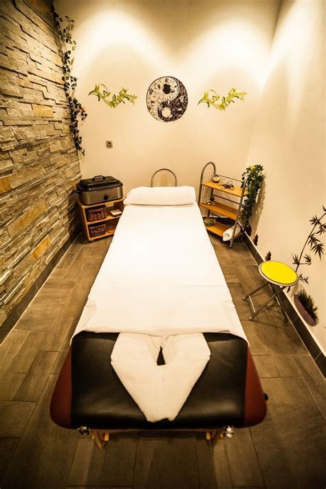 Massage Room Massage Decoração De Salas De Massagem Sala De Reiki Sala De Massagem