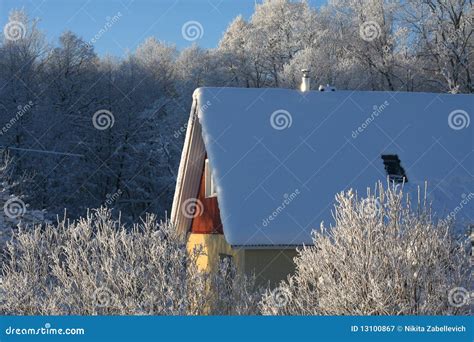 House On A Frosty Winter Day Stock Image Image Of Forest Pipe 13100867