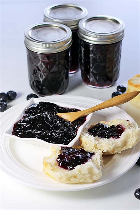This homemade blueberry jam simply uses sugar, lemon juice, and liquid pectin. Blueberry Jam - Recipes Food and Cooking