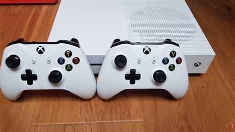 Xbox One S 1tb 2 Controllers Скопjе