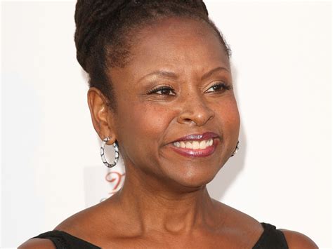 Then, he started dating tv anchor, robin robinson, in 1982 and the relationship didn't go well so they separated. Robin Quivers Net Worth, Biography, Age, Weight, Height