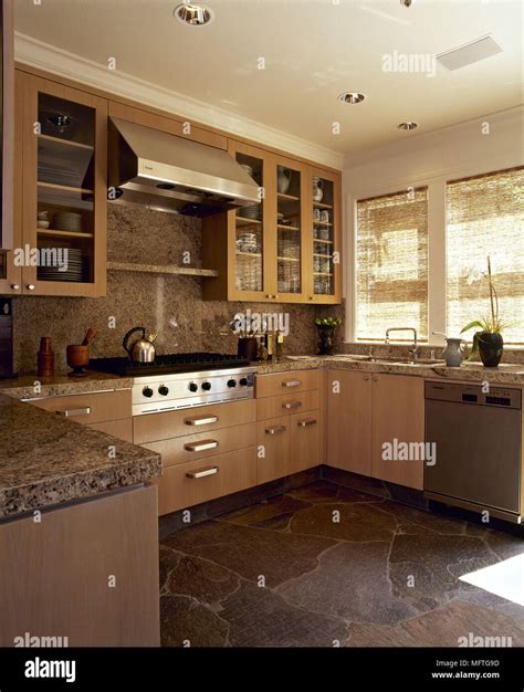 Modern Kitchen Wood Units Granite Worktops Glass Fronted Cupboards