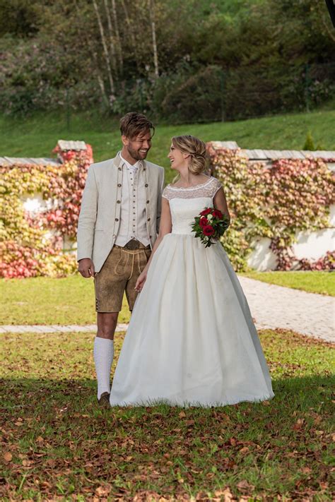 Selbst eine kleinere oberweite kommt im dirndl sehr gut zur geltung und außerdem kann eine traumhaft schmale taille gezaubert werden. Kleid "Lace Dream" Hochzeitskleid wedding Trachtenhochzeit ...