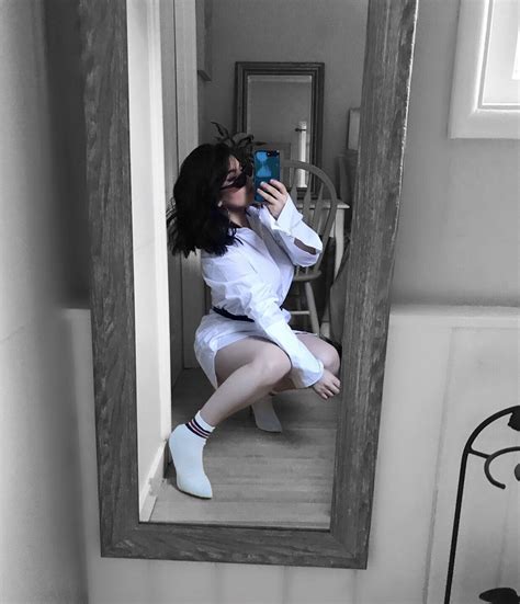 Pin By 🌻carolan Alvamuz🌻 On Black Hair Black Hair Mirror Selfie Selfie