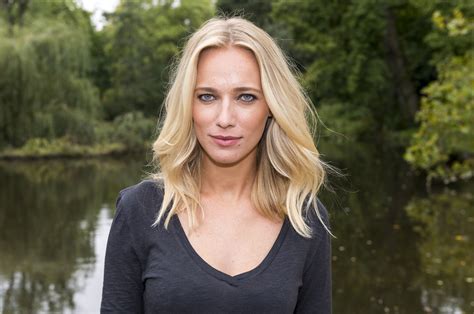 De wederopstanding van een klootzak. Jennifer Hoffman domineert televisie en bioscoop | Foto ...