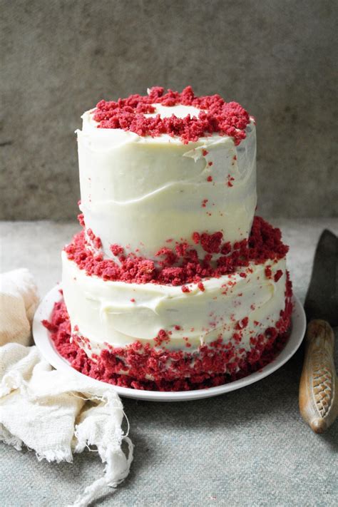 Red velvet cake and cheesecake with cream cheese frosting is pretty much the best cake since sliced bread! red velvet cake with white chocolate cream cheese frosting ...