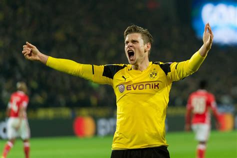 Dortmund sida) och tävlingssidor (champions league, allsvenskan och mer än 5 000 tävlingar. Two more years! Dortmund full-back Łukasz Piszczek signs ...