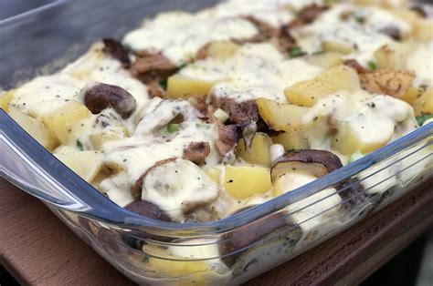 Pulled Pork Auflauf mit Kartoffeln und Raclette-Käse