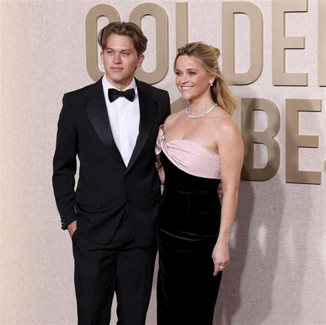 Reese Witherspoon Brings Son Deacon Phillippe To Golden Globes Good Morning America