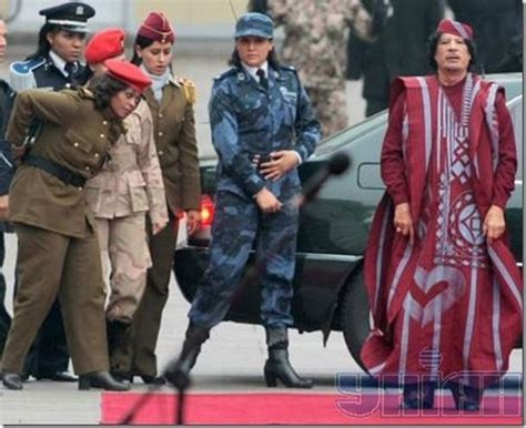 Gaddafis All Female Bodyguards 38 Pics Female Bodyguard Muammar