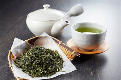 In china, iced green tea or chrysanthemum green tea is a popular drink in summer. Every type of green tea grown in Japan