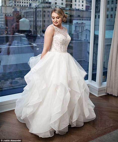 Iskra Lawrence Shows Off Her Curves In New Bridal Campaign Daily Mail