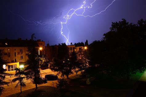 Radar burz jest wskazany dla osób, które podróżują lub nocują pod gołym niebem. Radar burz ONLINE. Gdzie jest burza? [2.07.2019 ...
