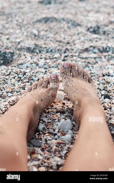 Womans Feet Beach Barefoot Hi Res Stock Photography And Images Alamy