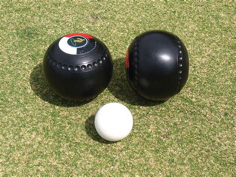 Bocce Ball Vs Lawn Bowling 4 Main Differences Recreation Insider