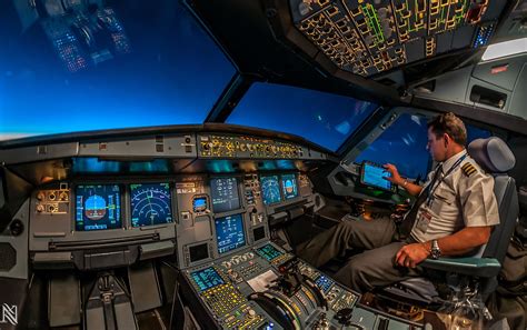 Pin By Alex Bazhan On Aviation Airplane Pilot Flight Deck Aviation