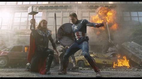 The Avengers Los Vengadores Escena De Batalla Capitán América Y Thor