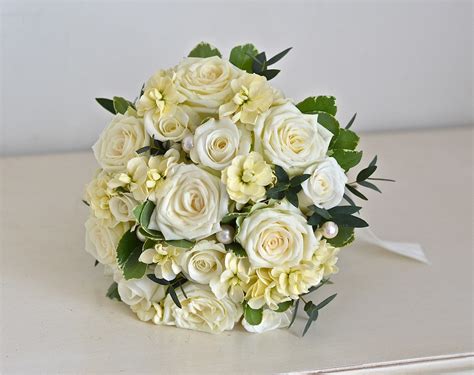 Wedding Flowers Blog Lisas Vintage Cream Wedding Flowers Spread