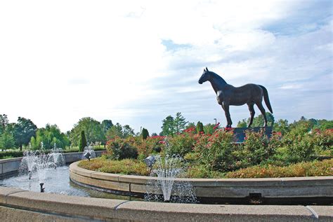 Kentucky Horse Park Lexington Ky Statue Of Man O War And You Can