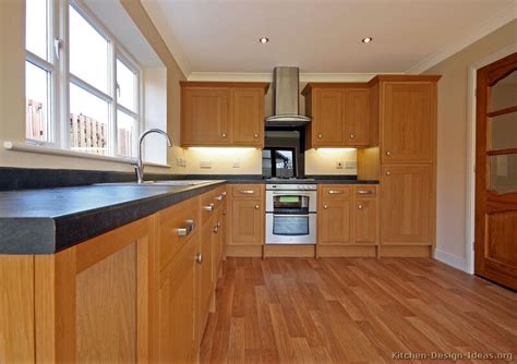 Contemporary kitchen designs with oak wood can help keep the space lighter. Pictures of Kitchens - Traditional - Light Wood Kitchen Cabinets (Kitchen #23)