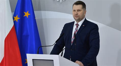 Teraz grzmi o obsesji i demoralizacji. "Przygotowujemy centra dziecka i rodziny". Minister ...
