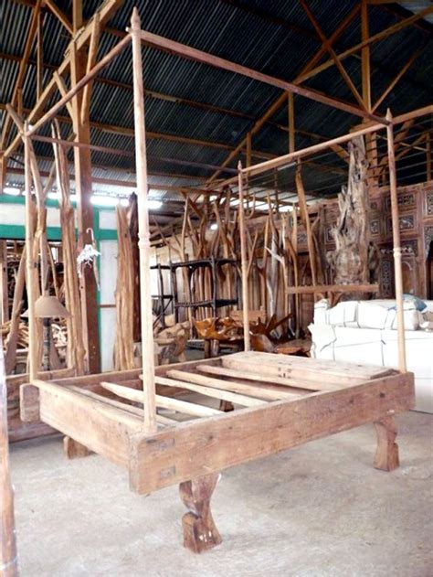 Rumah joglo.net menerapkan produsen joglo dengan material teakwood lama meskipun kayu jati baru dan kelas bagus, rumah joglo.net didirikan melalui misi demi melindungi kultur kontruksi jawi konvensional dan adat. Rumah Jawa Kuno Antik - RUMAHCOR