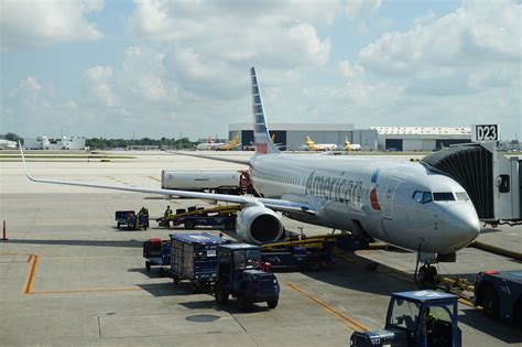 American Airlines B737 at Miami International Airport | American