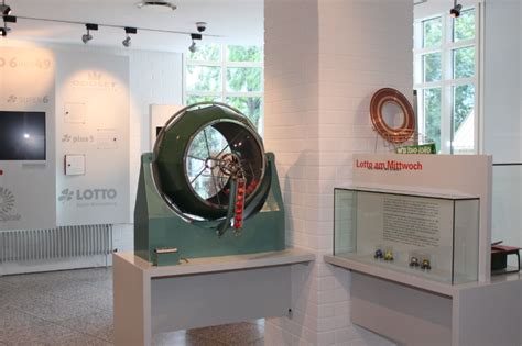 Die ziehungsassistenz bereitet das ziehungsgerät vor (auflegen der kugeln, durchführung des ziehungsprozesses, verschluss der. LOTTO Baden-Württemberg - Lotto-Museum