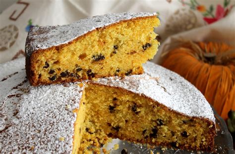 20 biscotti frollini al cioccolato (non farciti). Un cestino di ciliege: Torta di zucca mandorle e gocce di ...