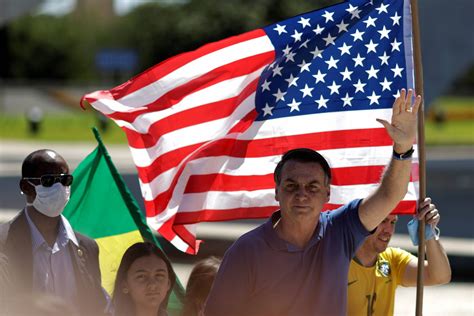 Kit Bolsonarista De Protestos Tem Bandeiras Dos Eua Em Estética Da