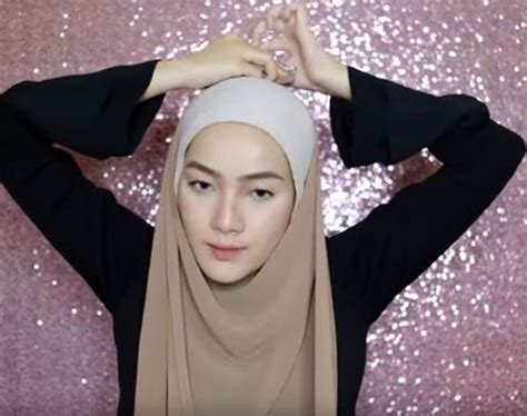 tutorial hijab pashmina satin untuk pesta pernikahan
