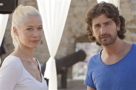 Alessandro siani, elena cucci e 1:57. Il principe abusivo: Alessandro Siani accanto a Sarah ...