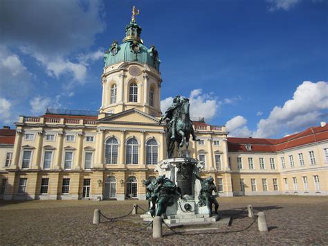 Ob sie eine studentenwohnung oder eine möbliertes apartment suchen, hier bei nestpick werden sie fündig. Charlottenburg Palace - Castle in Berlin - Thousand Wonders