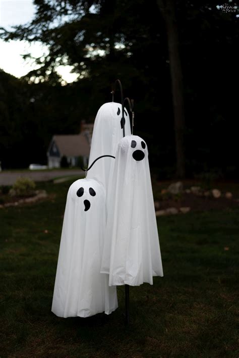 Hanging Ghost Craft How To Make Easy Hanging Ghosts Hgtv Halloween