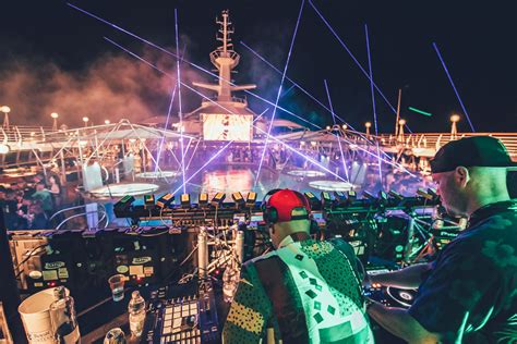 Hosted by sirius xm's outlaw country channel, the 4th sailing of the popular event will take. Top 10 Music Festival Cruises To Experience Before You Die | Music Cruises
