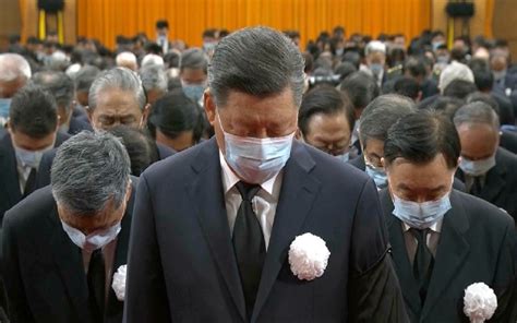 Beri Penghormatan Terakhir Di Upacara Peringatan Kematian Mantan Presiden China Xi Jinping