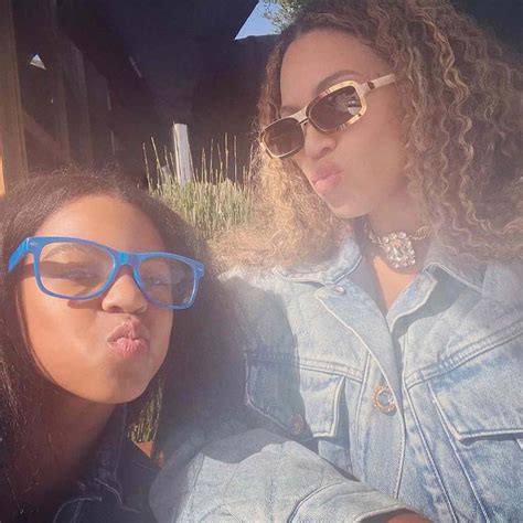 Beyoncé Shares Mother Daughter Selfie With Blue Ivy Plus Rare Photos Of Twins Rumi And Sir