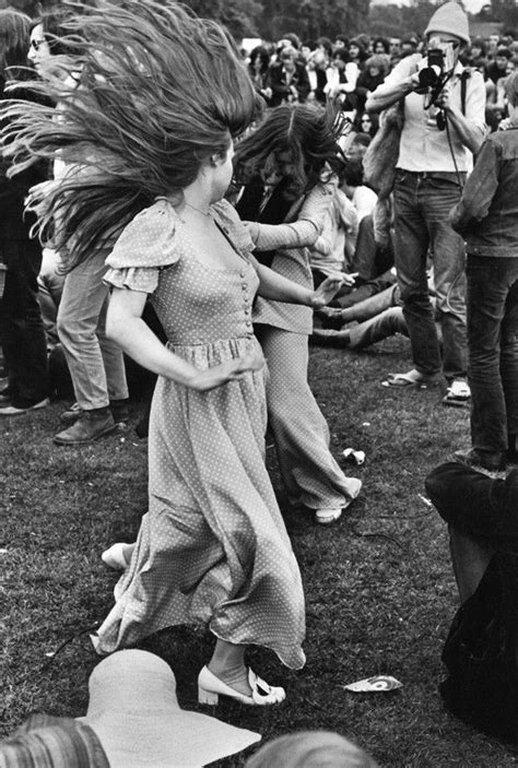 Hippies Dance Woodstock Photos Woodstock 1969 Woodstock Music