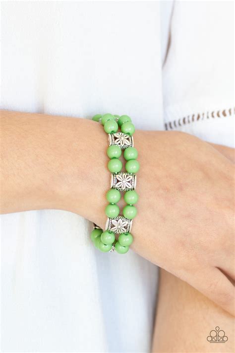 Paparazzi Daisy Debutante Green Bead Silver Floral Bracelet